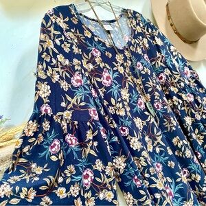 Peasant bell sleeves boho blouse W southwestern floral Gypsy vibe